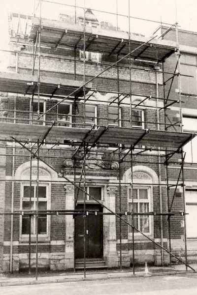 Scaffold at the front